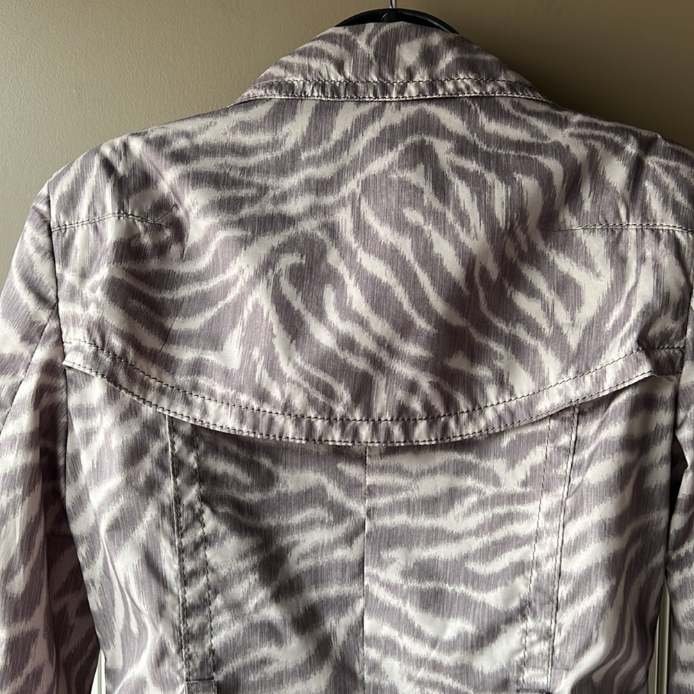 Jessica SIMPSON Tan and Grey Animal Print Cropped Rain Jacket Medium - Picture 13 of 15